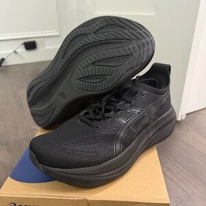 New! Womens Asics Gel-Nimbus 27 Black/Graphite Grey Running Shoes. Size 10 Nice!